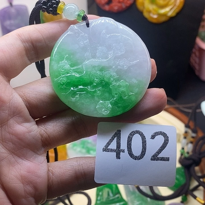 翡翠未镶嵌吊坠(赠链)