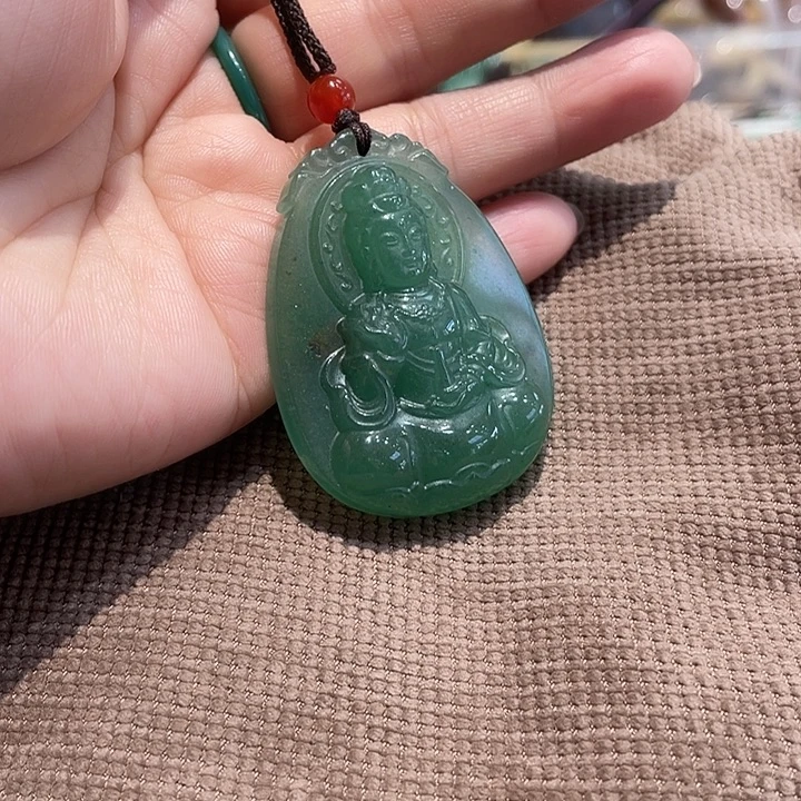 石英质玉未镶嵌颈饰