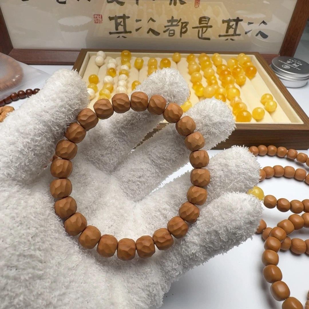 J***.猴头核桃吊坠配饰