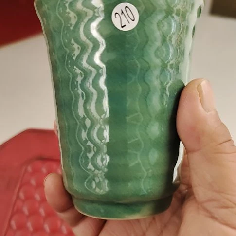 瓷片瓷片，各种摆件，盘，碗，沙锅，均有瑕疵。