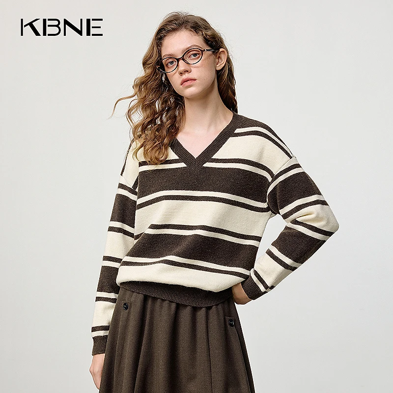 KBNE毛衣女款爆款2025新款洋气秋冬复古撞色条纹套头v领针织衫女