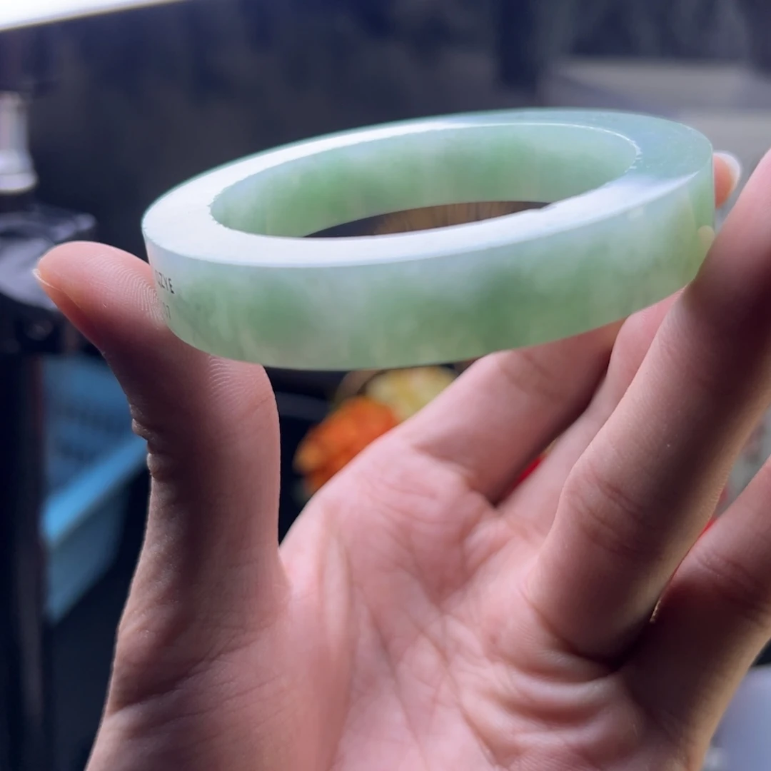 未镶嵌正圈定制翡翠满色 兼备种水