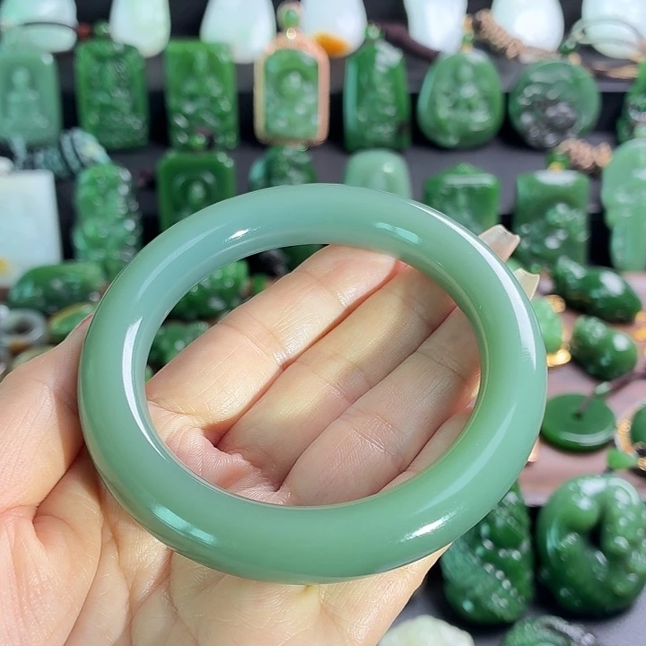 静***思和田玉未镶嵌手镯