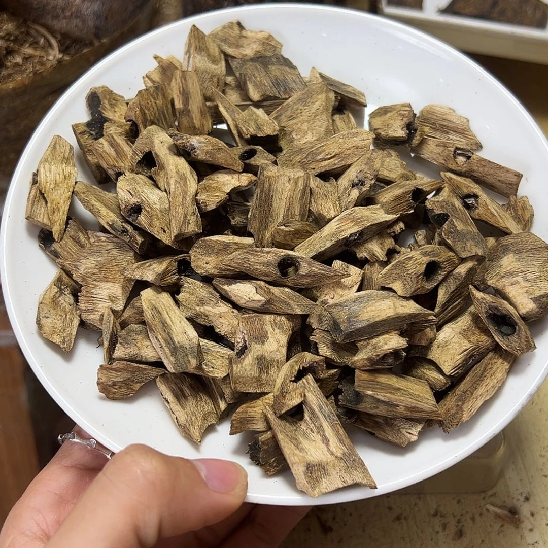 香料绿奇楠透顶绿块料100克