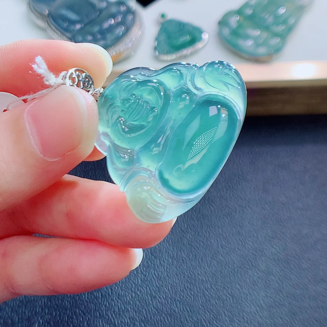 翡翠挂件未镶嵌翡翠