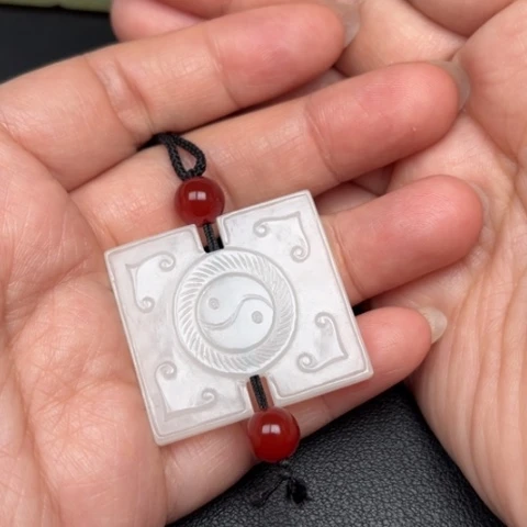 和田玉挂件未镶嵌清**迹