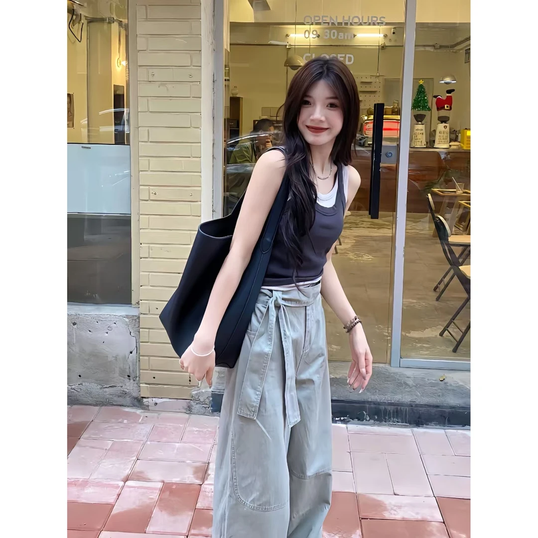 法式设计感撞色拼接吊带2025夏季新款两件式辣妹修身显瘦别致上衣