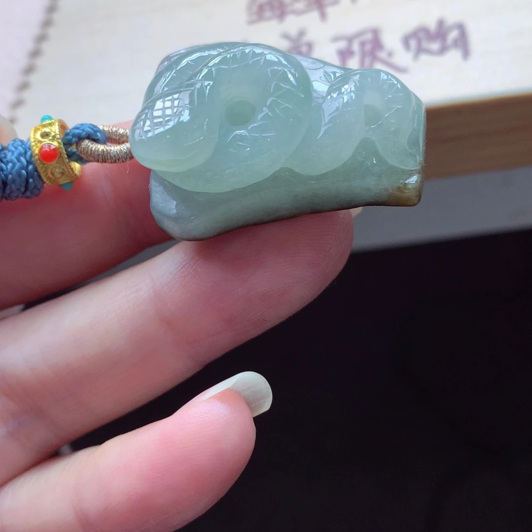 翡翠颈饰未镶嵌吊坠