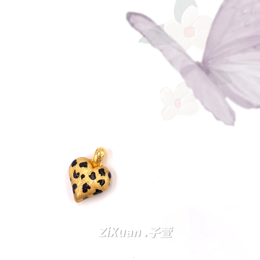 【子萱珠宝】18K金爱心豹纹吊坠