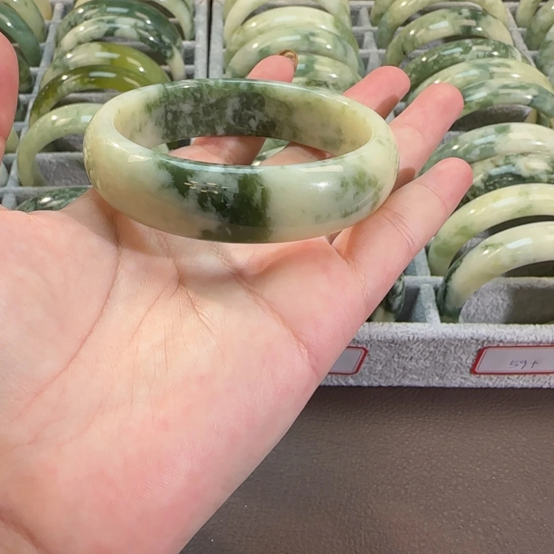 蛇纹石玉未镶嵌手镯有瑕 介意勿拍 不退不换