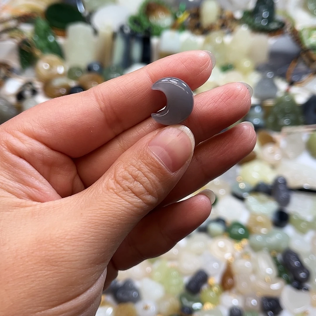 星***呀和田玉未镶嵌吊坠(赠链)