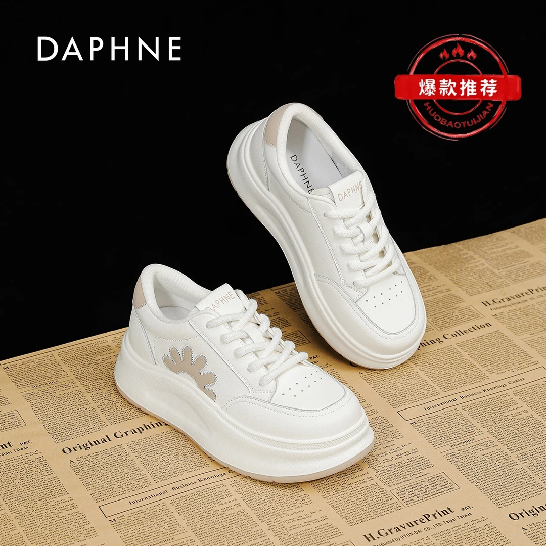 达芙妮女鞋2025秋季增高板鞋甜辣风时尚休闲平跟厚底透气小白鞋AM