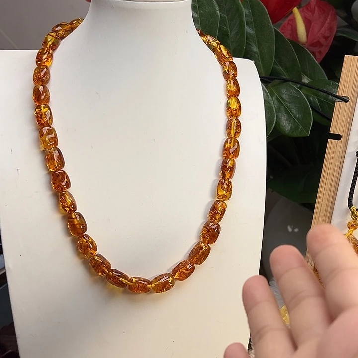 未镶嵌颈饰琥珀（花珀）