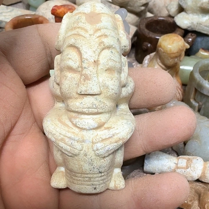 蛇纹石玉颈饰未镶嵌