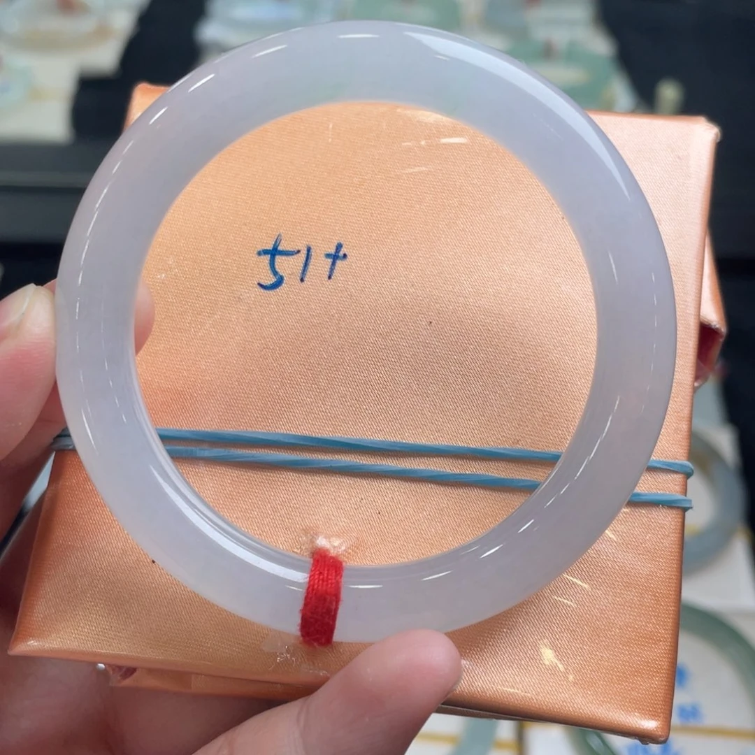 翡翠手镯未镶嵌翡翠手镯