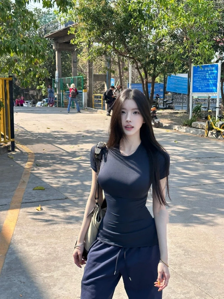 经典skim* 高级感气质短袖夏季新款显瘦修身内搭打底t恤上衣女