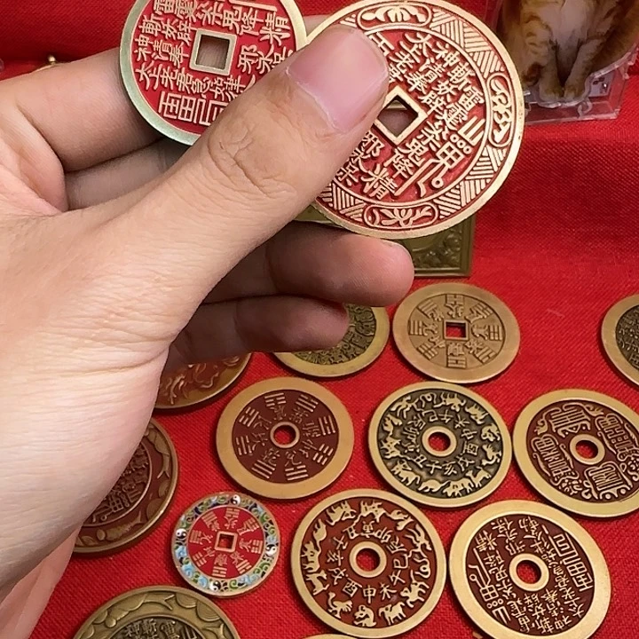 山花点砂方孔各一枚