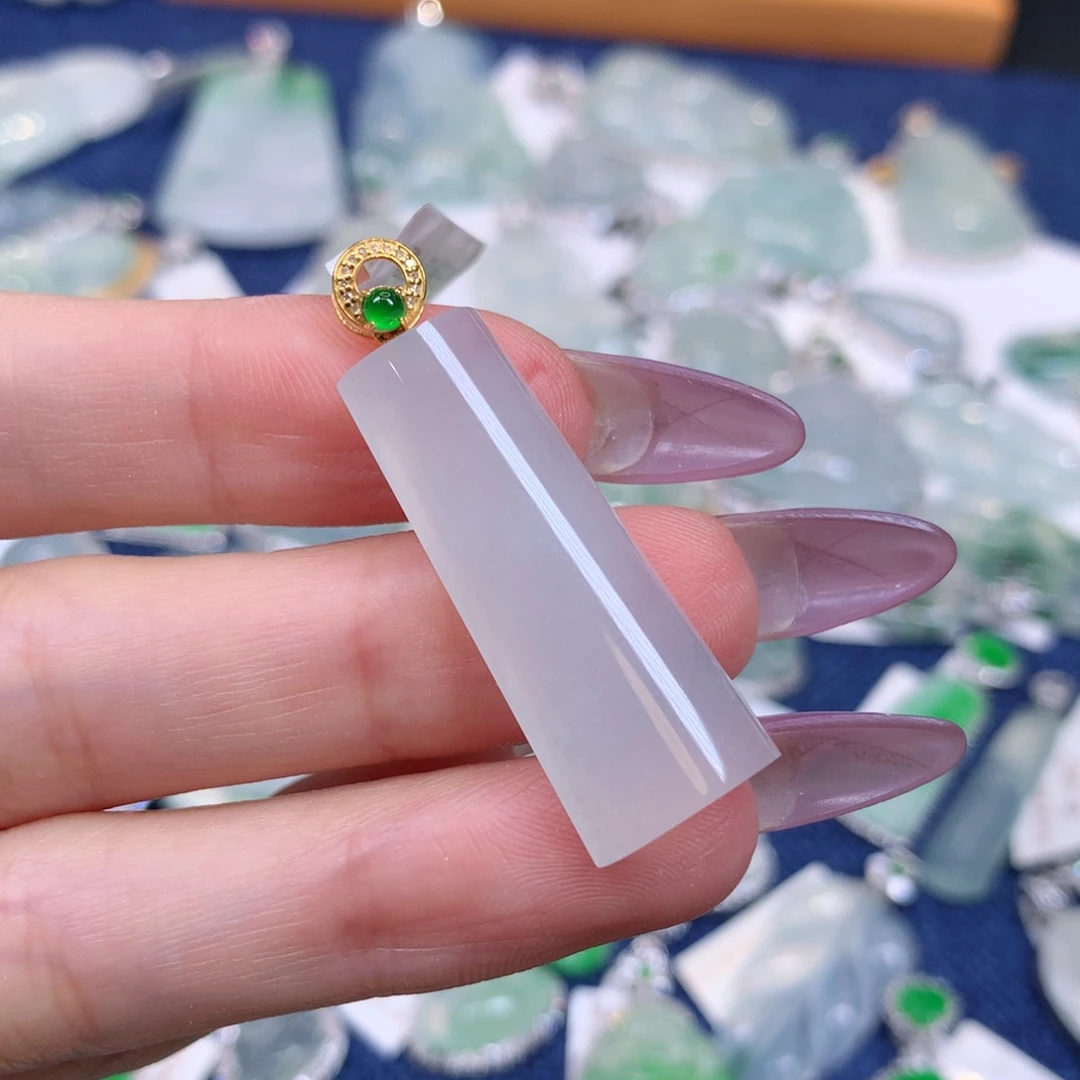 颈饰18K金镶嵌翡翠