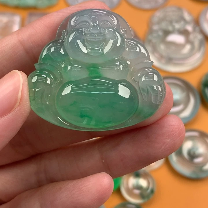 翡翠未镶嵌颈饰……