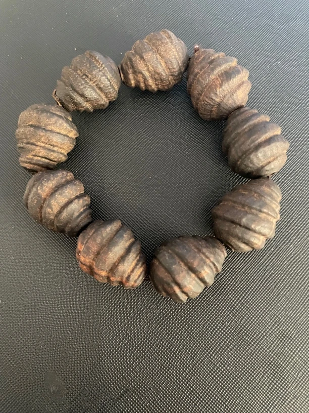 172沉木雕刻手串