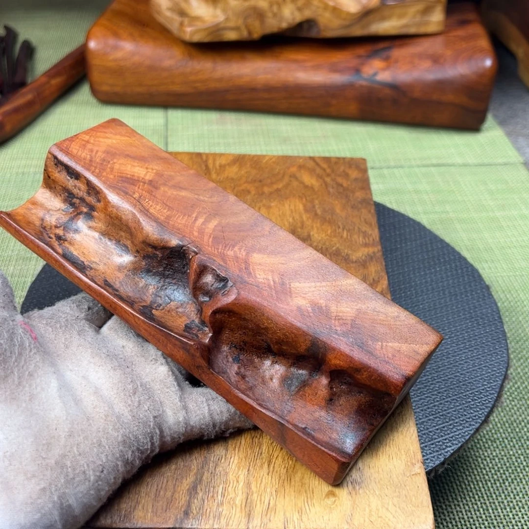 大果紫檀（缅甸花梨）泉*石