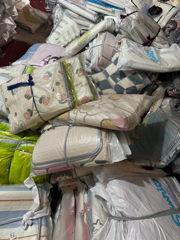 （尊先生家纺2号店）乳胶凉席三件套颜色随机，可以备注男孩女孩