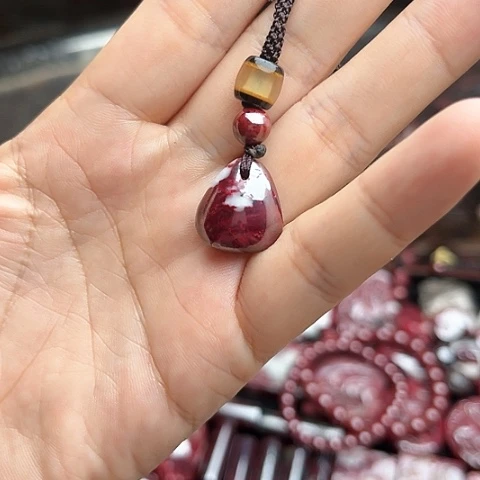 【闪购商品】天然辰砂天然原矿朱砂吊坠