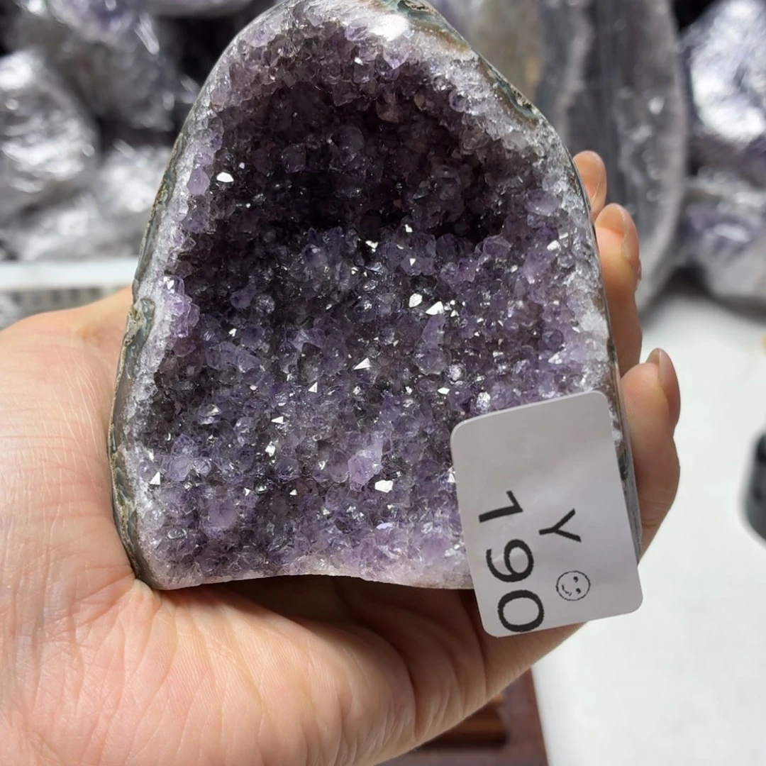 水晶摆件未镶嵌紫水晶