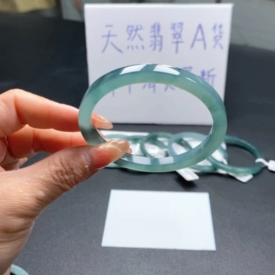 翡翠手镯未镶嵌白****白56尺寸不退换