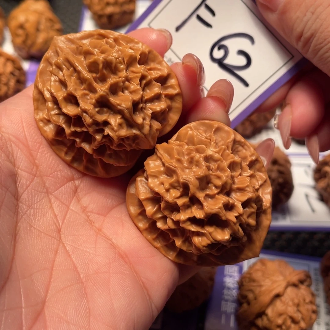 文玩核桃把件62号帝王42