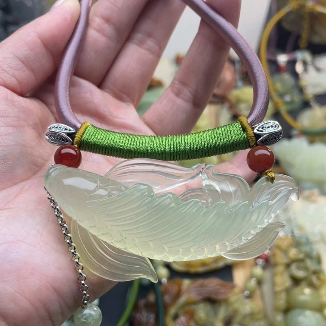 蛇纹石玉颈饰未镶嵌