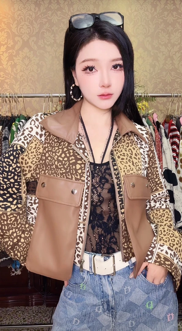 1643咖色立领直下摆豹纹短外套