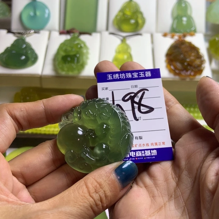 【闪购商品】蛇纹石玉未镶嵌颈饰任*遥