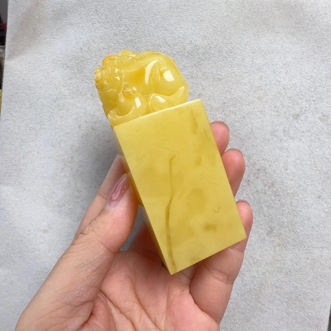 蜜蜡未镶嵌珠宝奇石