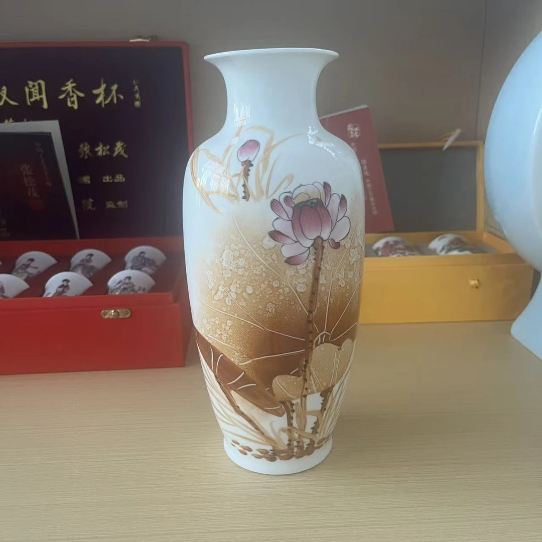 景德镇陶瓷荷韵赏瓶