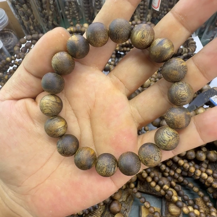 沉香碎屑沉香奇楠沉香蓝宝石卡1.2单圈99沉18颗16.5克