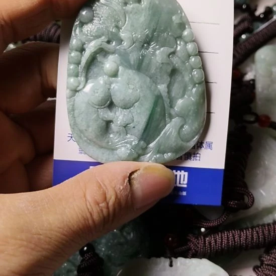 翡翠未镶嵌颈饰挂件