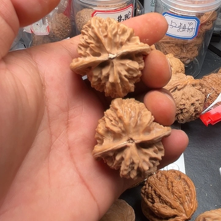 文玩核桃把件当作