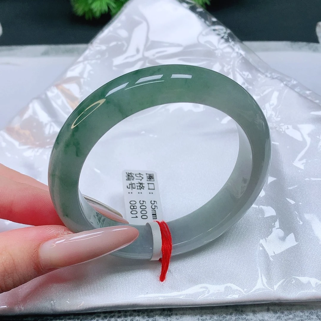 翡翠手镯未镶嵌正圈