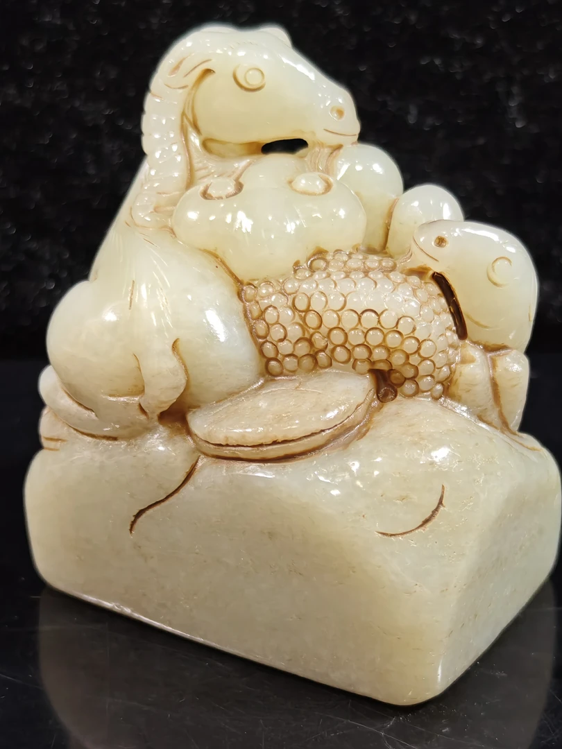 旧藏天然和田玉洋洋如意章胚摆件