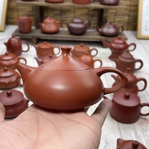 陈****挡潮州朱泥手拉壶玉兔壶