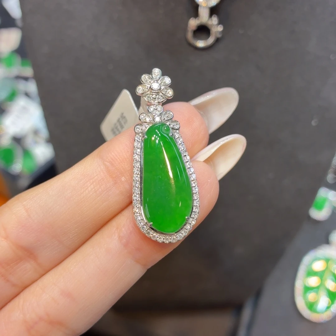 翡翠18K金镶嵌颈饰天然缅甸翡翠