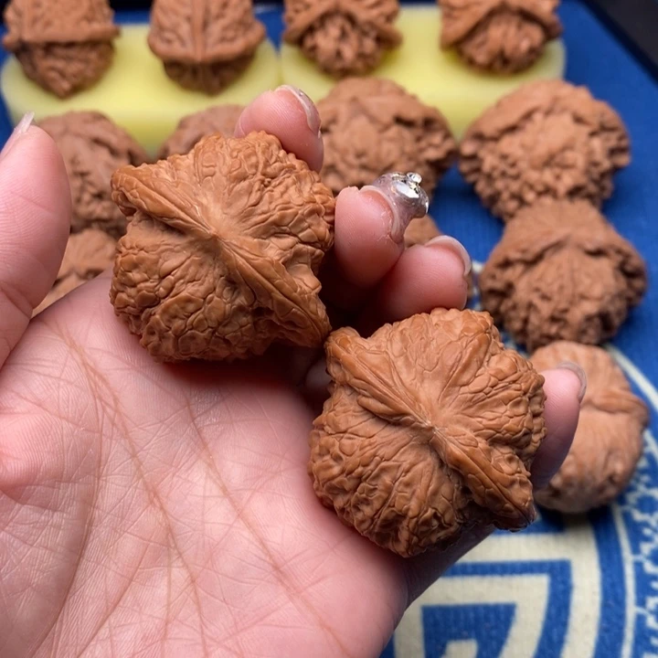 吊坠桃核血麒麟4.4