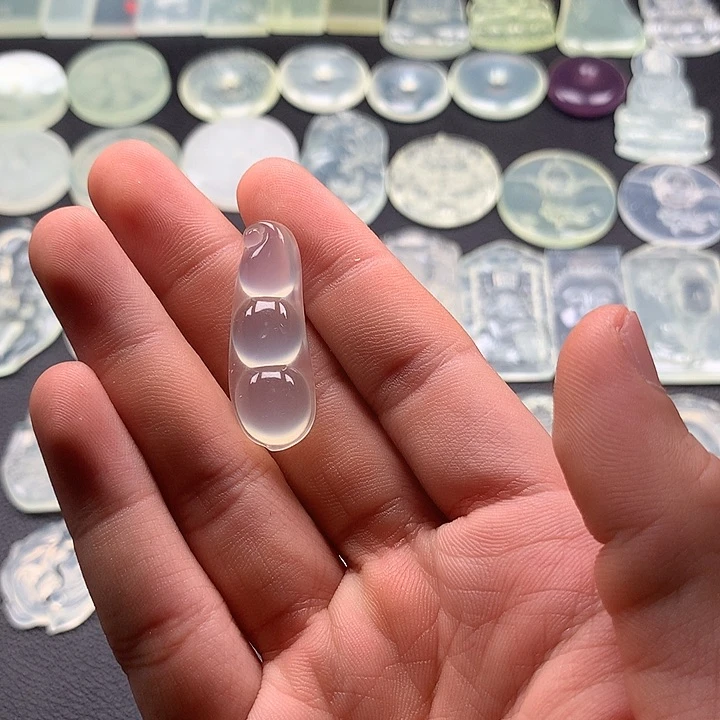 未镶嵌岫玉颈饰豆子