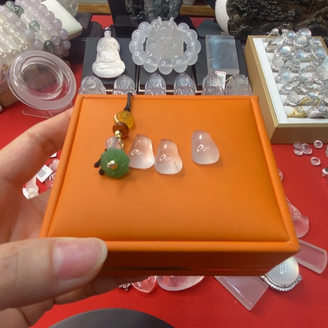 石英质玉未镶嵌吊坠
