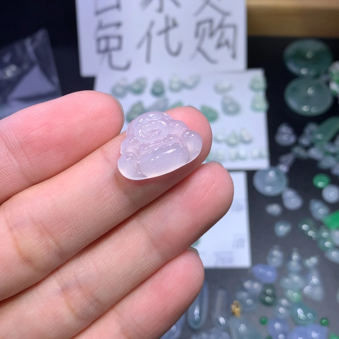 翡翠未镶嵌颈饰佛公