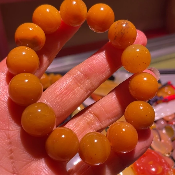 未镶嵌石英质玉（黄龙玉）颈饰