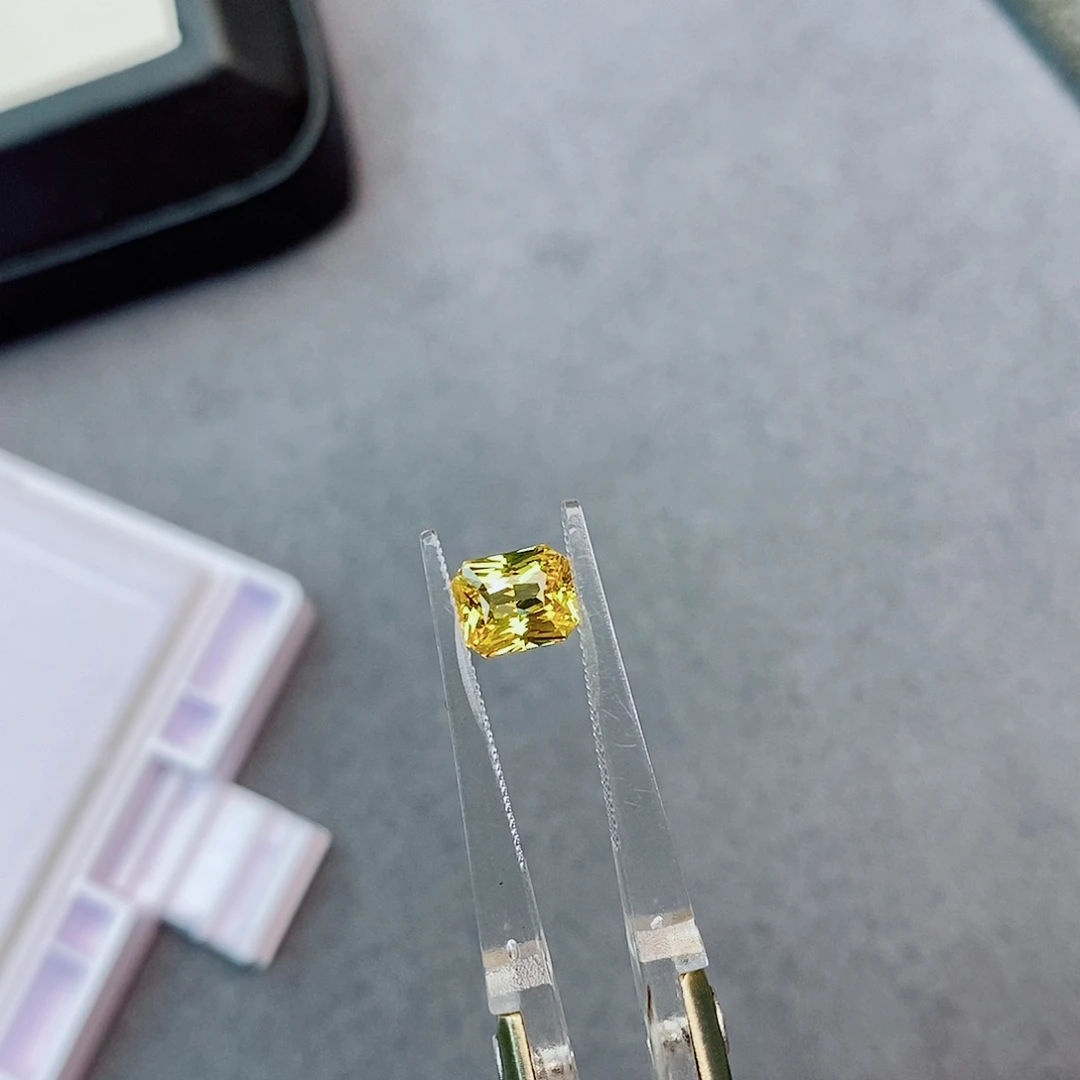 笔搁海蓝宝石未镶嵌1.09ct 金丝雀