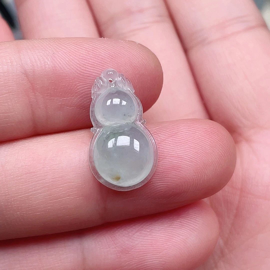 翡翠未镶嵌颈饰葫芦