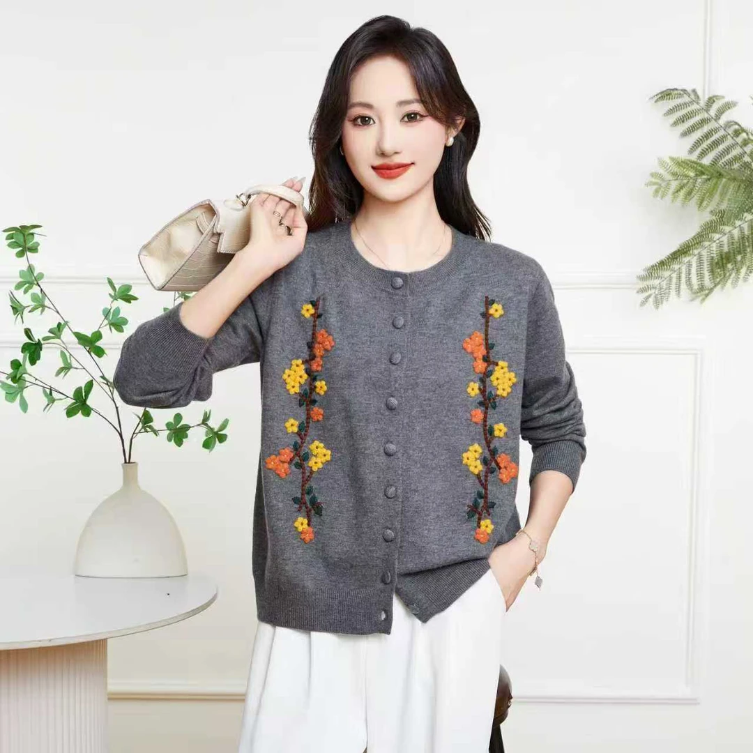 【以•恩】新款薄款常规女提花不褪色圆领衫针织时尚女装重工绣花